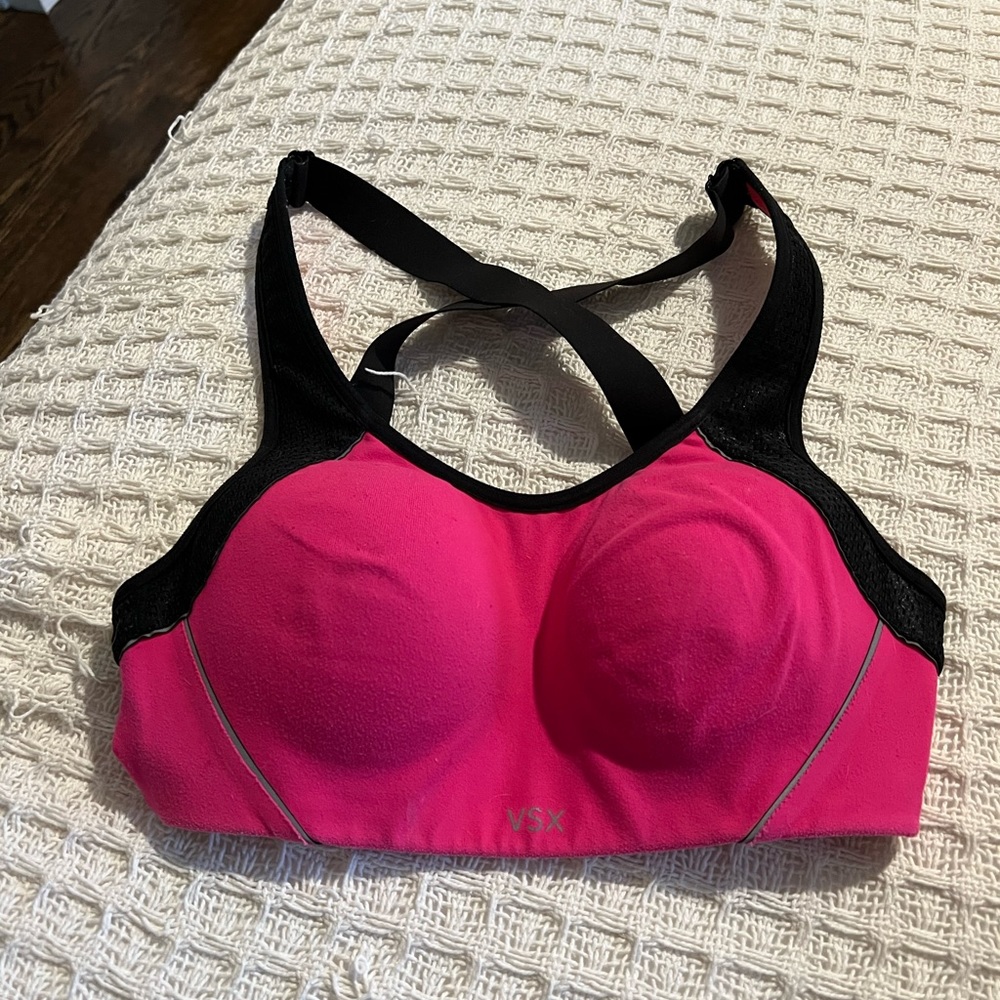 Victoria’s Secret 32B sports bra